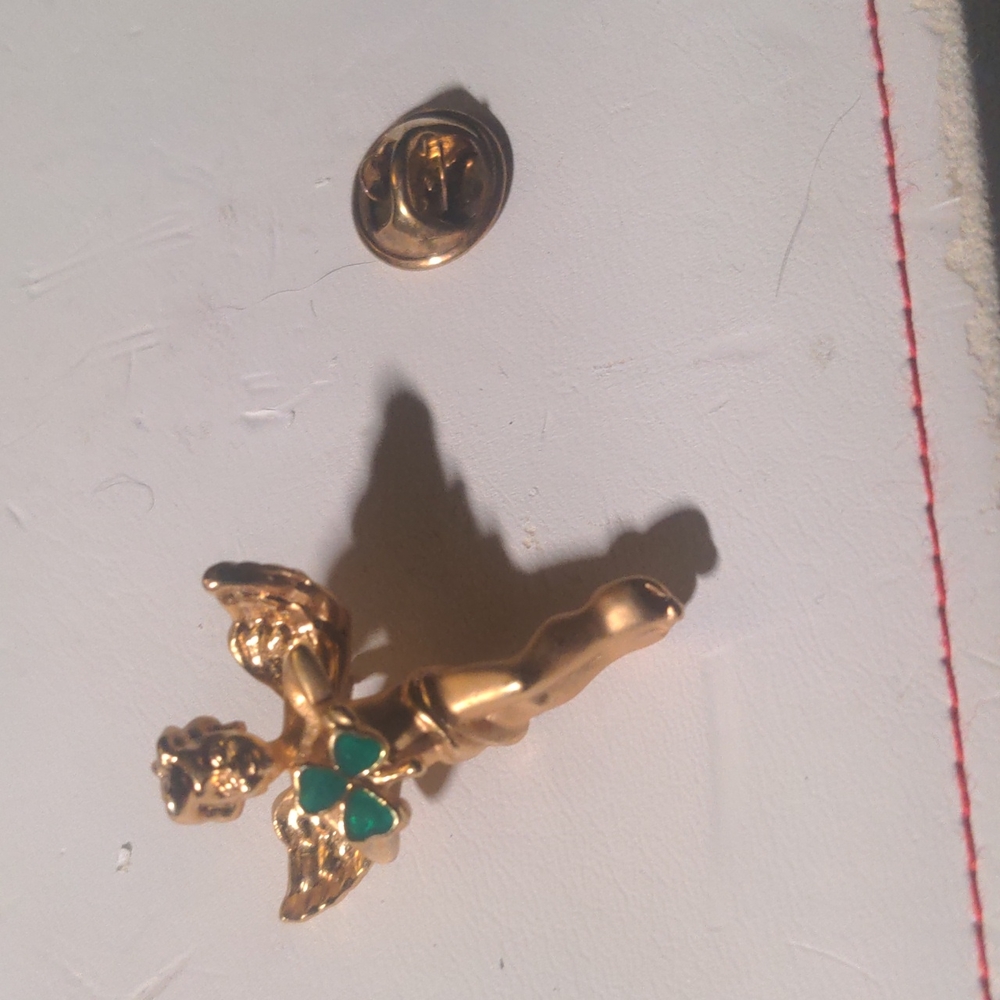 4/10$ AVON ANGEL PIN HOLDING CLOVER